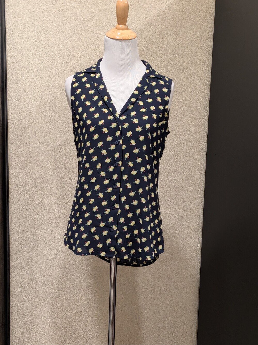 Express Portofino Lemon Print Sleeveless Blouse Navy XXS